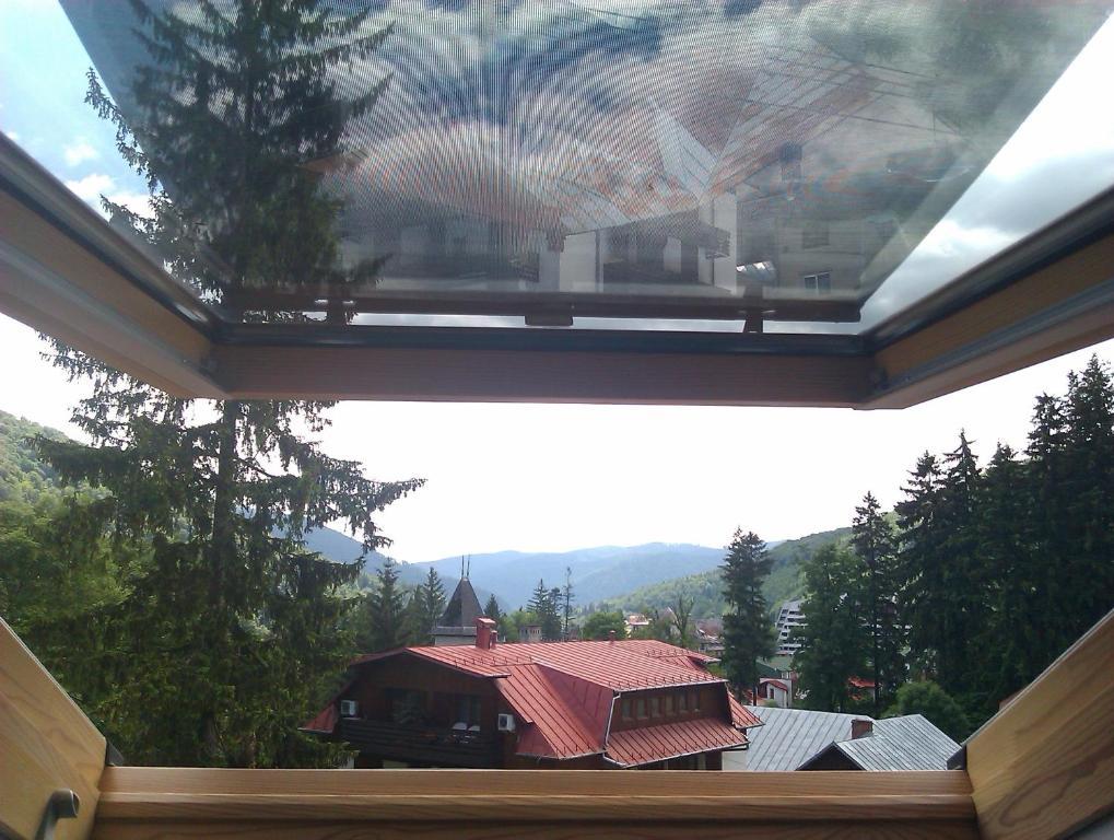 Bistro-Pension La Teleferic Sinaia Buitenkant foto