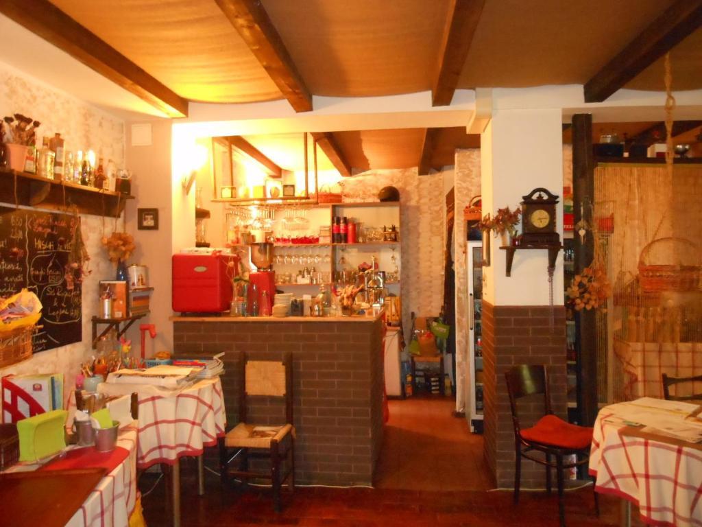 Bistro-Pension La Teleferic Sinaia Buitenkant foto